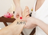 盛夏高温不过“暑”假  按四大穴清热解暑