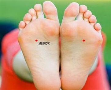 按摩涌泉穴的作用与好处有哪些 涌泉穴的好处